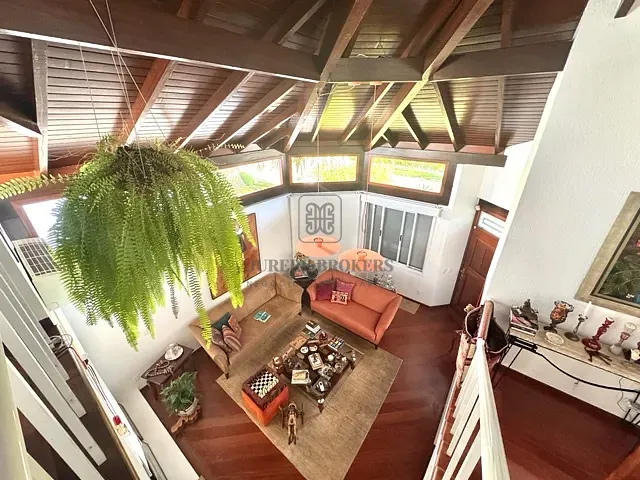 Casa 3 quartos e 5 banheiros, à venda, no bairro Jurerê Internacional em Florianópolis