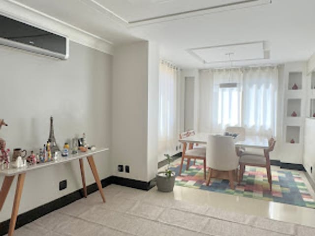 Casa com 300m² 5 quartos e 5 banheiros, à venda, no bairro Jardim Limoeiro em Serra