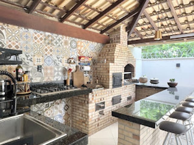 Casa com 300m² 5 quartos e 5 banheiros, à venda, no bairro Jardim Limoeiro em Serra