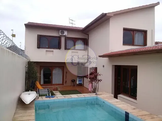 Casa 4 quartos e 5 banheiros, à venda, no bairro Centro em Pelotas