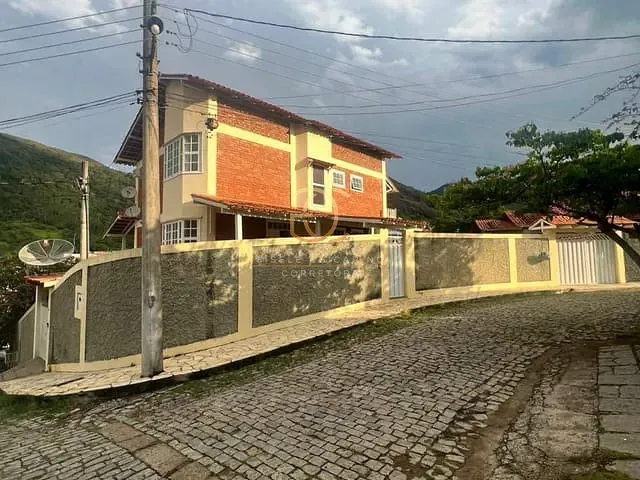 Casa 3 quartos e 4 banheiros, à venda, no bairro Torres Homem em Valença