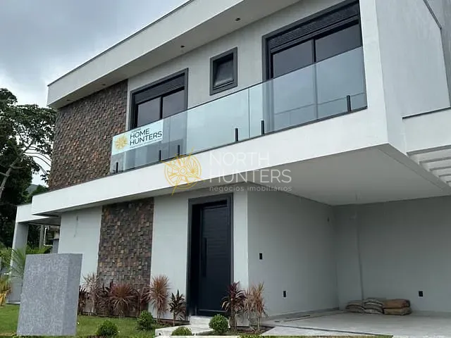 Casa com 387m² 3 quartos e 4 banheiros, à venda, no bairro Cachoeira do Bom Jesus em Florianópolis