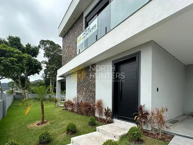 Casa com 387m² 3 quartos e 4 banheiros, à venda, no bairro Cachoeira do Bom Jesus em Florianópolis