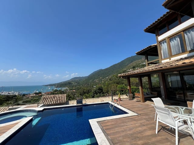 Casa 5 quartos e 4 banheiros, à venda, no bairro Santa Tereza em Ilhabela