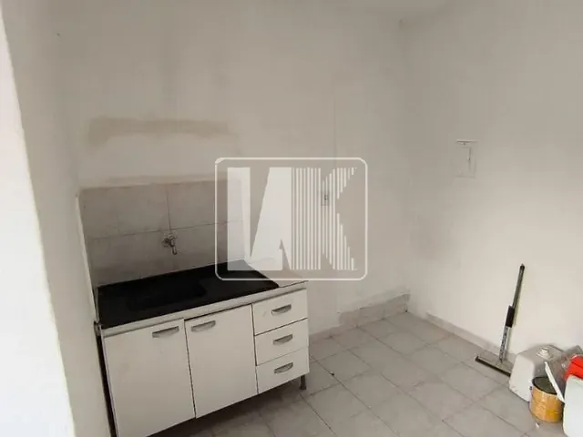 Casa com 10m² 1 quarto e 1 banheiro, para alugar, no bairro Vila Aquilino em Santo André