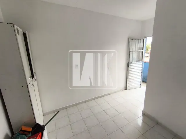 Casa com 10m² 1 quarto e 1 banheiro, para alugar, no bairro Vila Aquilino em Santo André