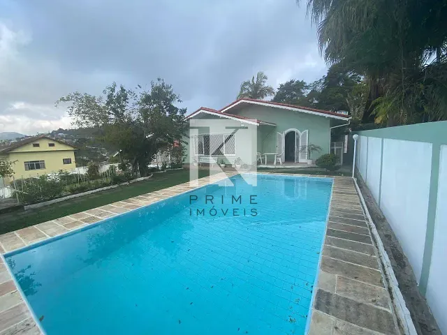 Casa com 512m² 3 quartos e 3 banheiros, à venda, no bairro Agriões em Teresópolis