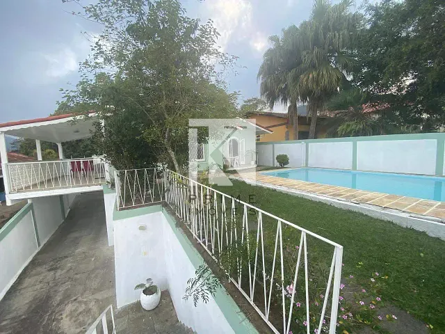 Casa com 512m² 3 quartos e 3 banheiros, à venda, no bairro Agriões em Teresópolis