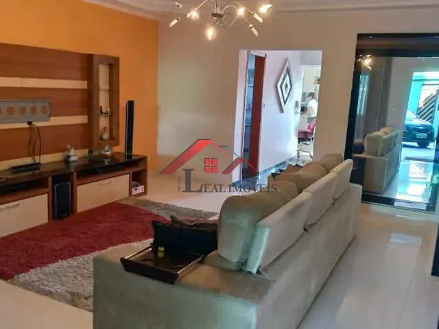 Casa com 360m² 4 quartos e 7 banheiros, à venda, no bairro Vila Bastos em Santo André