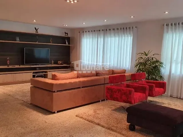 Casa com 700m² 4 quartos e 5 banheiros, à venda, no bairro Jardim Aracy em Mogi das Cruzes