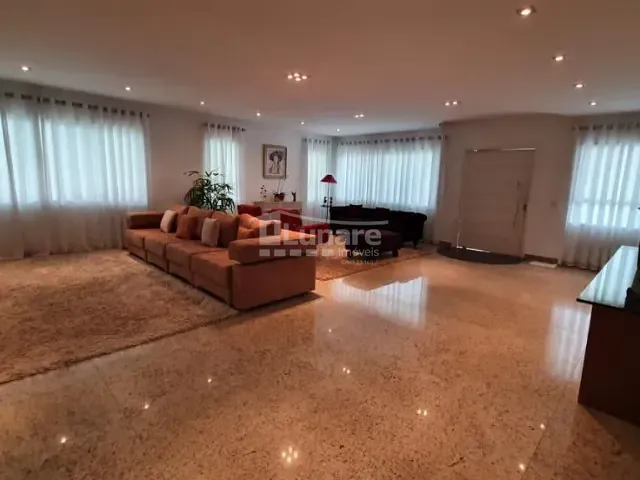 Casa com 700m² 4 quartos e 5 banheiros, à venda, no bairro Jardim Aracy em Mogi das Cruzes