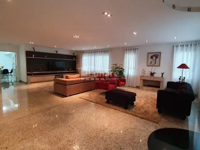 Casa com 700m² 4 quartos e 5 banheiros, à venda, no bairro Jardim Aracy em Mogi das Cruzes