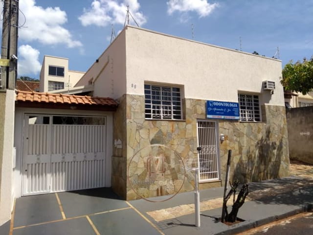 Casa com 210m² 3 quartos e 4 banheiros, à venda ou para alugar, no bairro Centro em Araraquara