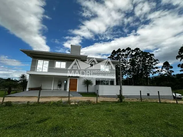 Casa com 760m² 3 quartos e 3 banheiros, à venda, no bairro Sul do Rio em Santo Amaro da Imperatriz