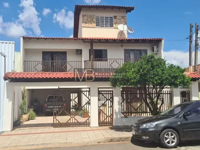 Casa com 300m² 4 quartos e 4 banheiros, à venda, no bairro Bandeirantes em Londrina