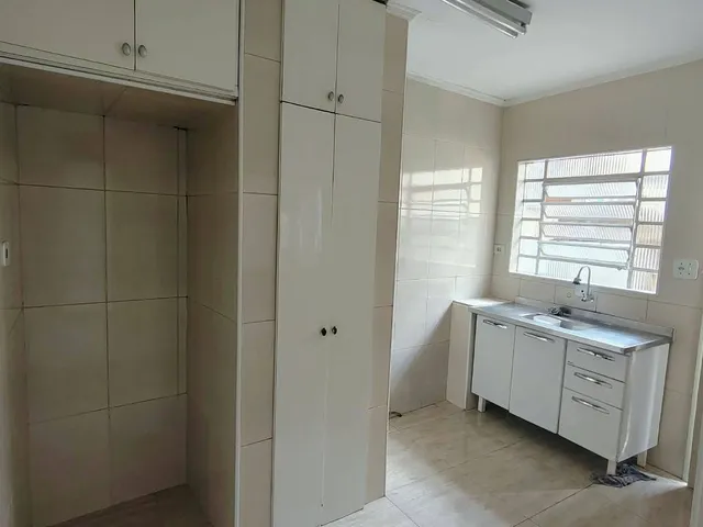 Casa com 230m² 2 quartos e 2 banheiros, para alugar, no bairro Saúde em São Paulo