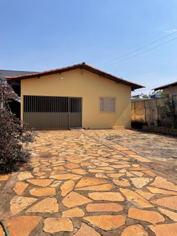 Casa com 255m² 4 quartos e 2 banheiros, à venda, no bairro Setor Centro Oeste em Goiânia