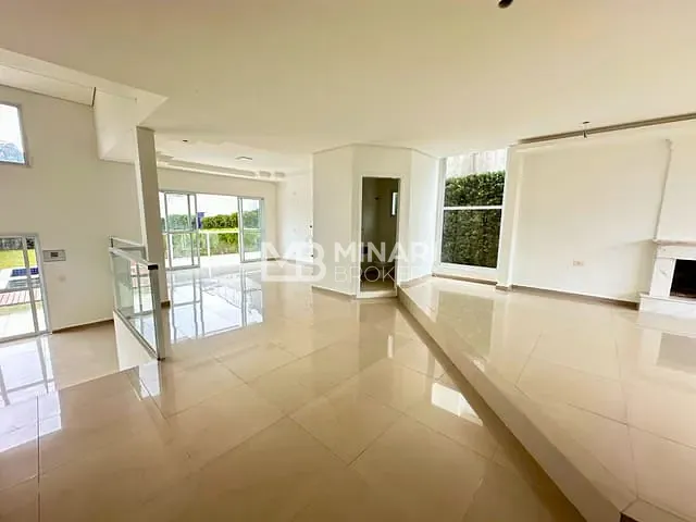 Casa com 800m² 4 quartos e 5 banheiros, à venda, no bairro Alphaville em Santana de Parnaíba