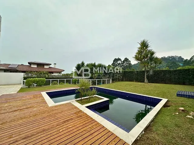 Casa com 800m² 4 quartos e 5 banheiros, à venda, no bairro Alphaville em Santana de Parnaíba