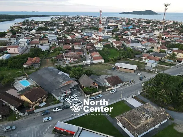 Casa com 3400m², à venda, no bairro Centro em Balneário Barra do Sul