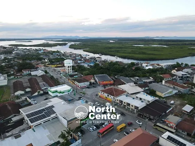 Casa com 3400m², à venda, no bairro Centro em Balneário Barra do Sul