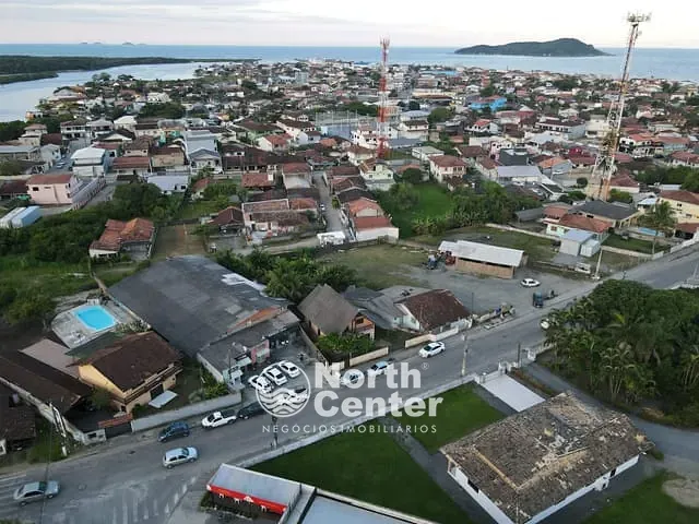 Casa com 3400m², à venda, no bairro Centro em Balneário Barra do Sul
