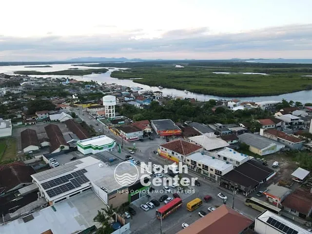 Casa com 3400m², à venda, no bairro Centro em Balneário Barra do Sul
