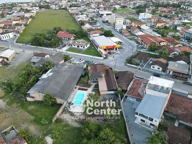 Casa com 3400m², à venda, no bairro Centro em Balneário Barra do Sul