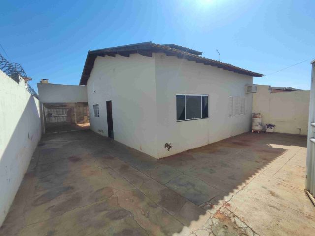 Casa 3 quartos e 3 banheiros, à venda, no bairro Jardim Residencial Ana Luiza em Fernandópolis