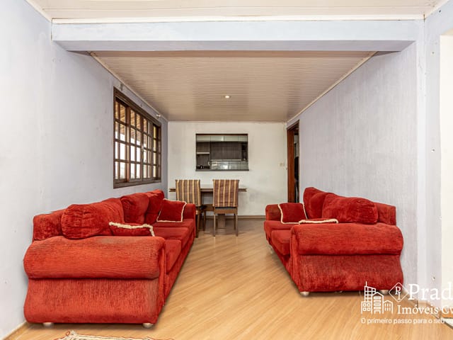 Casa com 200m² 3 quartos e 1 banheiro, à venda, no bairro Santa Cândida em Curitiba