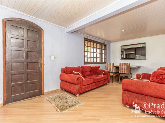 Casa com 200m² 3 quartos e 1 banheiro, à venda, no bairro Santa Cândida em Curitiba