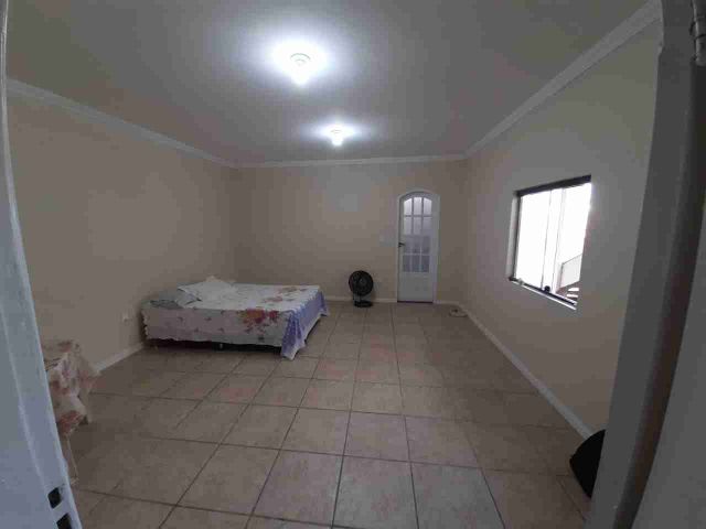 Casa 9 quartos e 3 banheiros, à venda ou para alugar, no bairro Foguete em Cabo Frio