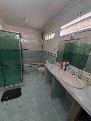 Casa 9 quartos e 3 banheiros, à venda ou para alugar, no bairro Foguete em Cabo Frio