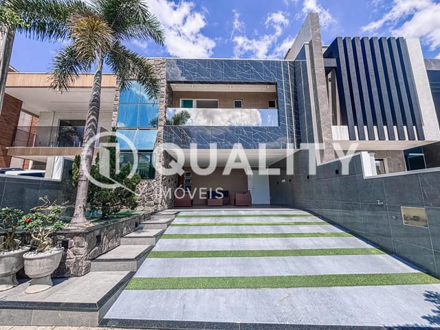 Casa com 200m² 4 quartos e 5 banheiros, à venda, no bairro Jardim Cearense em Fortaleza