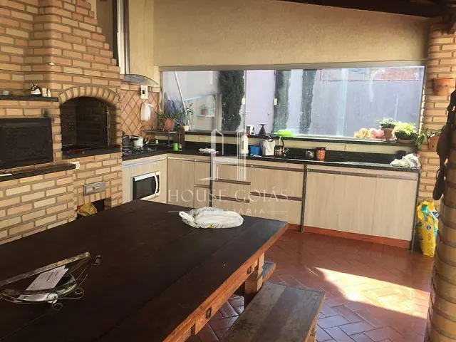 Sobrado com 385m² 4 quartos e 4 banheiros, à venda, no bairro Jardim Europa em Goiânia
