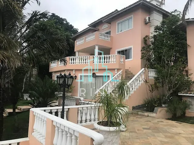 Casa com 1000m² 4 quartos e 5 banheiros, à venda, no bairro Sape em Niterói