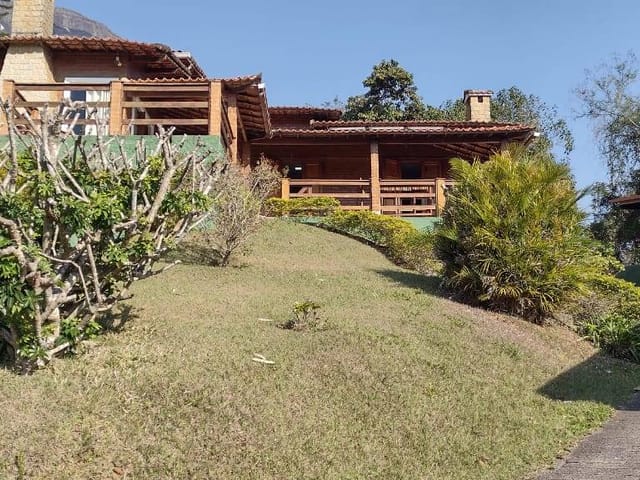 Casa 3 quartos e 2 banheiros, à venda, no bairro Samambaia em Petrópolis