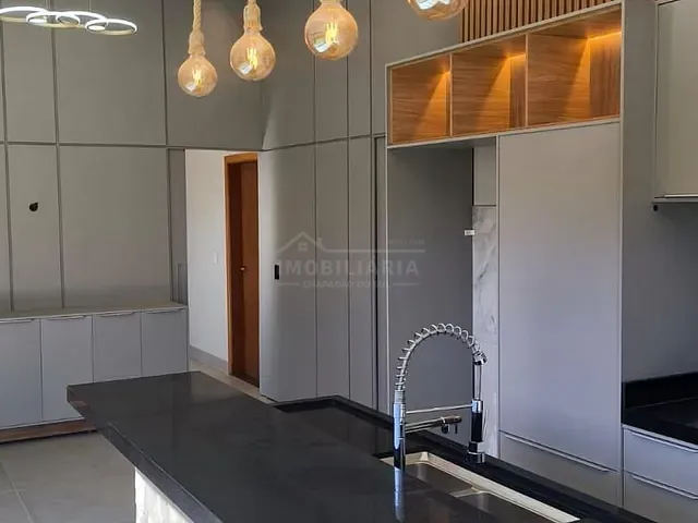 Casa 3 quartos e 2 banheiros, à venda, no bairro CENTRO em Chapadão do Sul