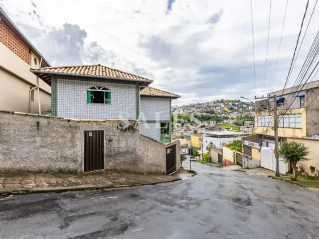 Casa com 400m² 4 quartos e 4 banheiros, à venda, no bairro Encosta do Sol em Juiz de Fora