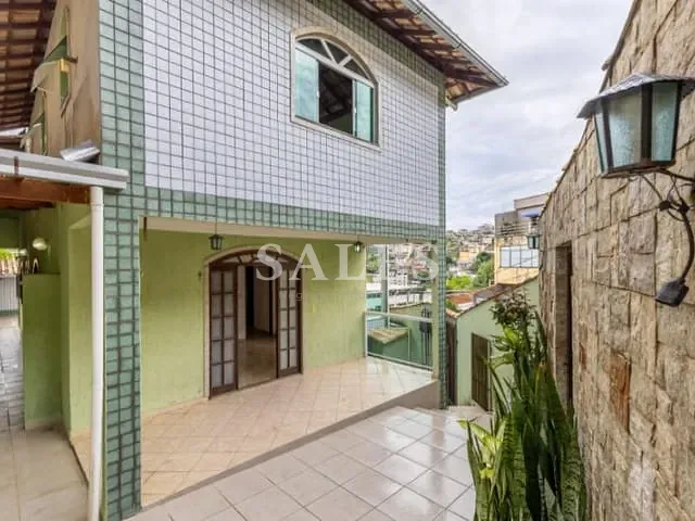 Casa com 400m² 4 quartos e 4 banheiros, à venda, no bairro Encosta do Sol em Juiz de Fora