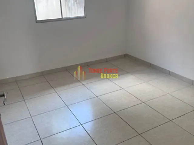 Casa com 60m² 3 quartos e 1 banheiro, para alugar, no bairro Carajás em Contagem
