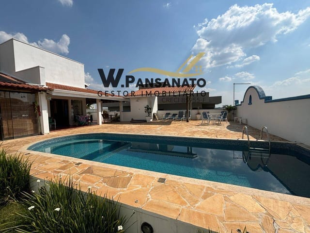 Casa com 600m² 3 quartos e 3 banheiros, à venda, no bairro Centro em Vinhedo