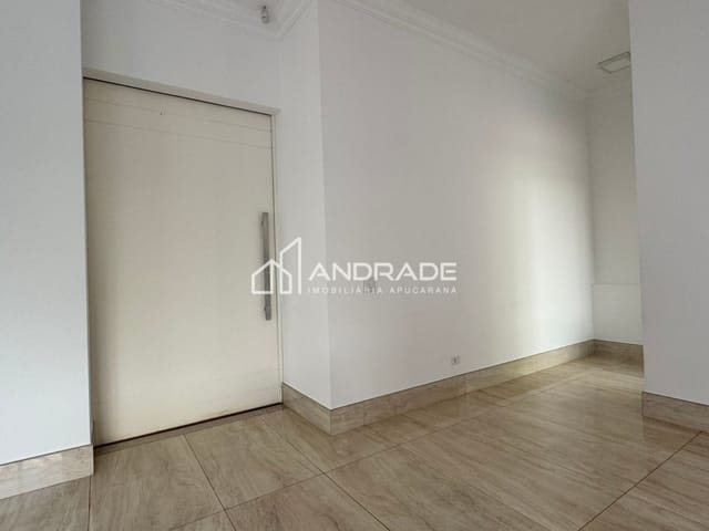 Casa com 1400m² 4 quartos e 3 banheiros, à venda, no bairro Jardim Guanabara em Apucarana