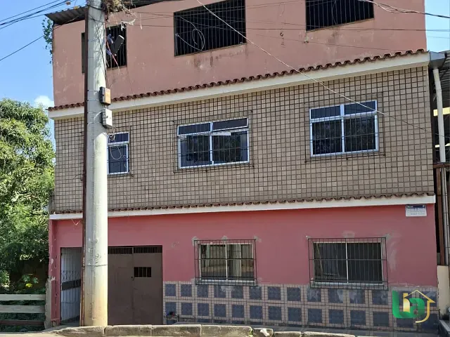 Casa 3 quartos e 2 banheiros, para alugar, no bairro Santana em Muriaé