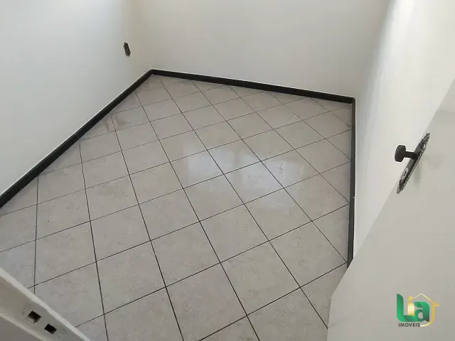 Casa 3 quartos e 2 banheiros, para alugar, no bairro Santana em Muriaé