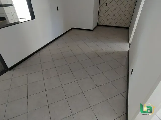 Casa 3 quartos e 2 banheiros, para alugar, no bairro Santana em Muriaé