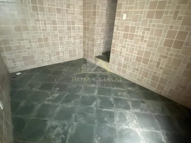 Casa com 665m² 1 quarto e 1 banheiro, para alugar, no bairro Parque Guarani em Juiz de Fora