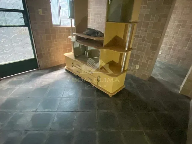 Casa com 665m² 1 quarto e 1 banheiro, para alugar, no bairro Parque Guarani em Juiz de Fora