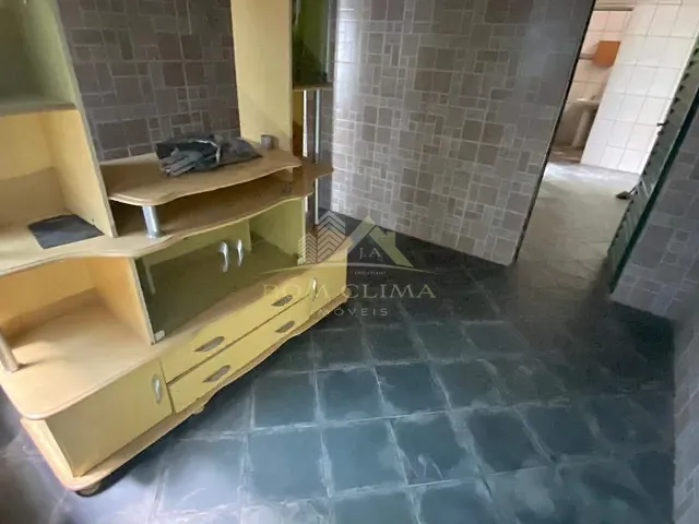 Casa com 665m² 1 quarto e 1 banheiro, para alugar, no bairro Parque Guarani em Juiz de Fora