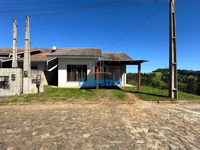 Casa 2 quartos e 1 banheiro, à venda, no bairro Colina do Sol em Fraiburgo